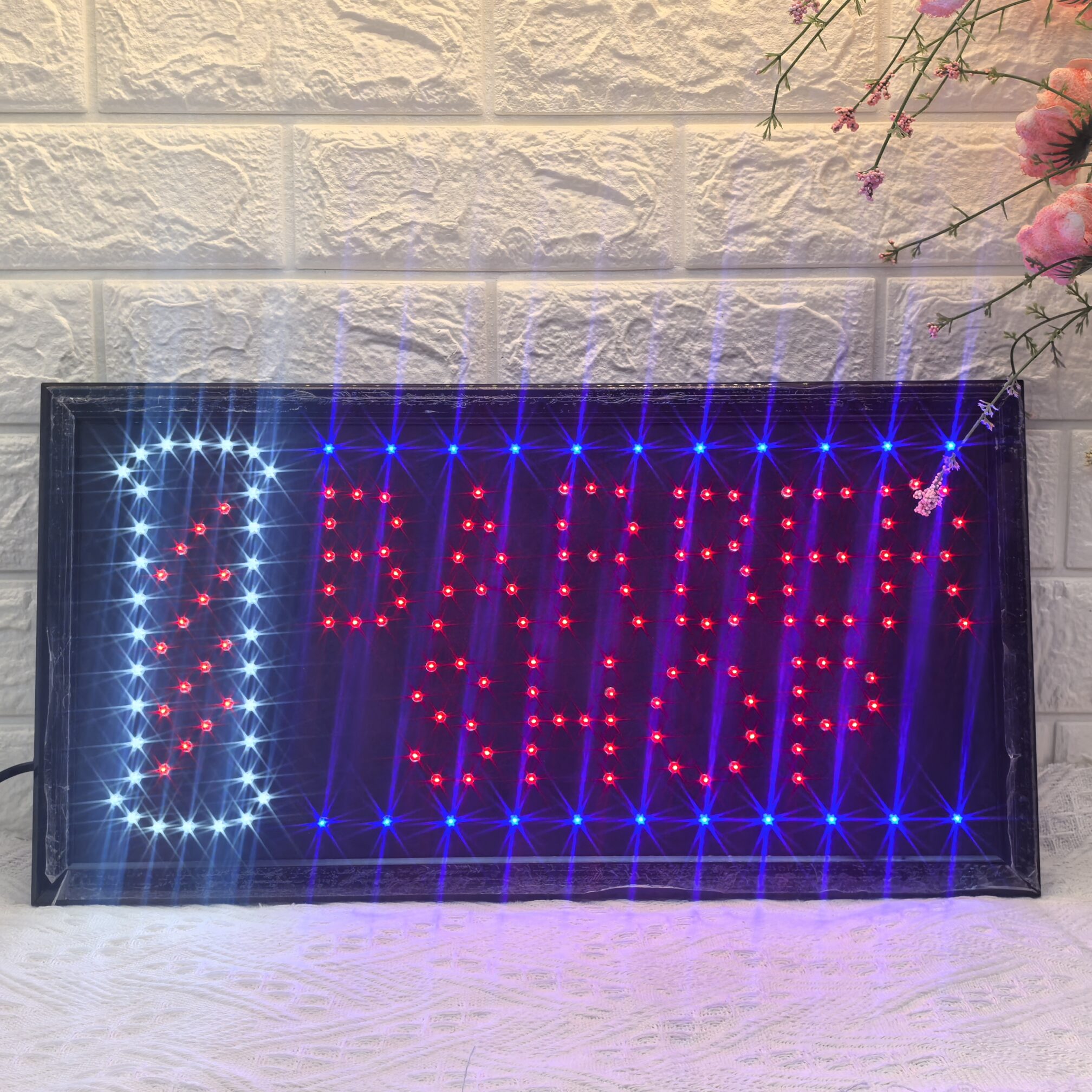48x25cm LED BARBER SHOP Sign , High Brightness Red & Blue Flashing LED Business Barber Shop Sign for Storefront, Shop, Barber